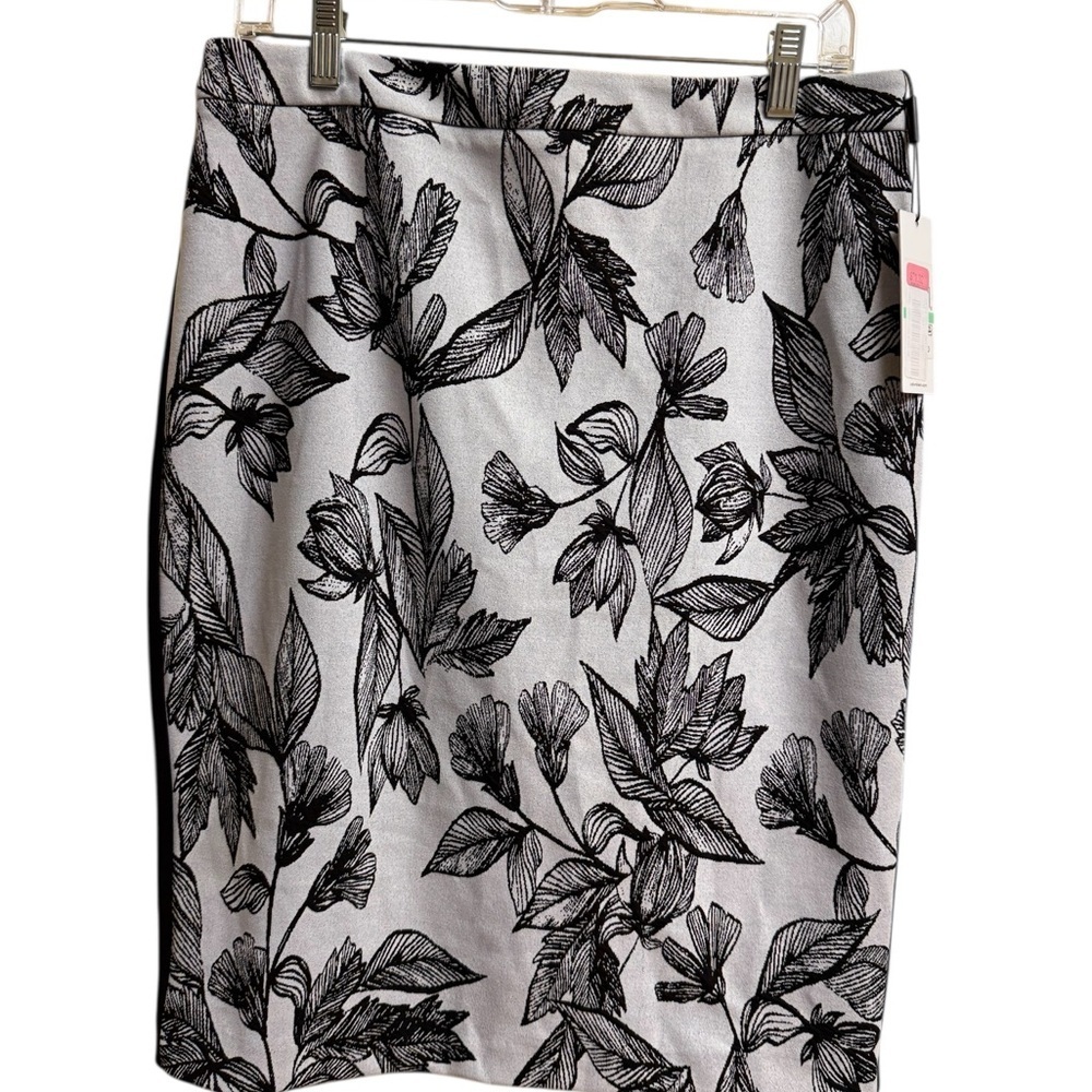 Calvin Klein Black & White Floral Pencil Skirt – Size 8 – NWT